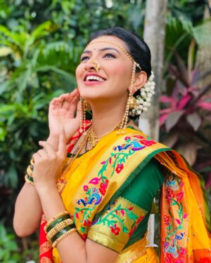 Rutuja Kulkarni Instagram - #BeingAvantika ❤️🧿✨ 
MAHAEPISODE TODAY @8pm only on @star_pravah 

MUA : @rohan_shinde4 🤗

#GharoGhariMaatichyaChuli 
#StarPravah 
.
#marathiactress #MarathiMulgi #saree #traditional #ethnic  #MarathiBride #Maharashtra #marathiserial #Rutujacoolkarni #rutujakulkarni #mumbai #ggmc ✨