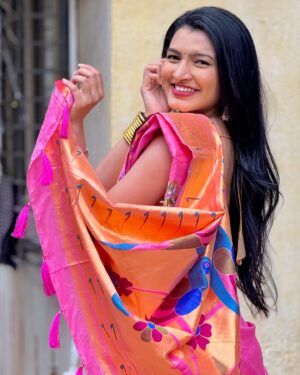 Rutuja Kulkarni Instagram - Goodbye 2024, thank you for dher SAREE memories 🤭🧿💞 Thank you for making me wiser and stronger ✨

📸 : @harshu4_ 🤗

#saree #ethnic #marathiactress #marathimulgi #maharashtra #mumbai #ggmc #constablemanju #contentcreator #starpravah #sunmarathi #india #rutujacoolkarni