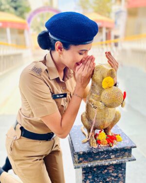 Rutuja Kulkarni Instagram - Making sure my wishes are in the right ears, 
whispering directly to the mouse in charge 🤫
Undir Mama’s got my back 🐭❤️

📸 : @vaidya.shreyas18 ✨

#MouseInCharge #MouseWithAPlan #BlessedWhispers #UndirMama #Marathiactress #marathimulgi #maharashtra #mumbai #india