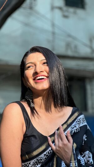 Rutuja Kulkarni Instagram - Happy Birthday to Rutu♥️ May your day be as fabulous and glamorous as your runway walks. Wishing you success, joy, and endless opportunities in the year ahead. Cheers to another fabulous year of slaying the fashion game! 🎉🎂✨

Videography - @ina.clickk 
Saree - @cottonbazaar_ 
Muse - @rutuja.coolkarni 

[muse,photo,videographer,sunlight,iphoneclick,product design,shoot,Birthday post]