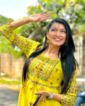 Rutuja Kulkarni Instagram - 🌞Suraj ji be like “SUN RAY sakhi meri pyaari sakhi” 😝😂

#Sunshine #Sunkissed #MarathiActress #MarathiMulgi #Maharashtra #Mumbai #MarathiCulture #ConstableManju #India #Satara #Rutujakulkarni #Rutujacoolkarni