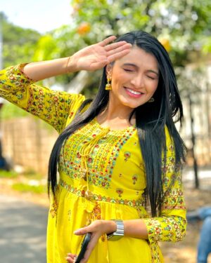 Rutuja Kulkarni Instagram - 🌞Suraj ji be like “SUN RAY sakhi meri pyaari sakhi” 😝😂

#Sunshine #Sunkissed #MarathiActress #MarathiMulgi #Maharashtra #Mumbai #MarathiCulture #ConstableManju #India #Satara #Rutujakulkarni #Rutujacoolkarni