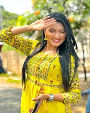 Rutuja Kulkarni Instagram - 🌞Suraj ji be like “SUN RAY sakhi meri pyaari sakhi” 😝😂

#Sunshine #Sunkissed #MarathiActress #MarathiMulgi #Maharashtra #Mumbai #MarathiCulture #ConstableManju #India #Satara #Rutujakulkarni #Rutujacoolkarni