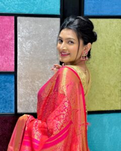 Actress Rutuja Kulkarni HD Photos and Wallpapers April 2024