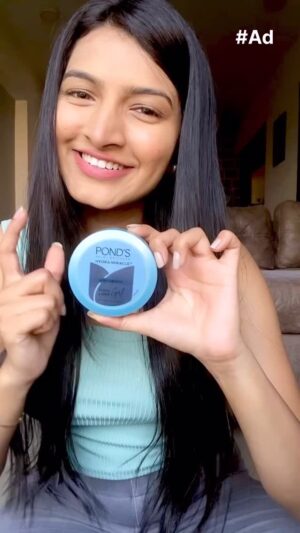 Rutuja Kulkarni Instagram - Hydrate, glow, repeat ft. Pond’s Superlight Gel, Packed with hyaluronic acid for a boost of 200% hydration! Try it and let me know your thoughts!!!✨💙 

Disclaimer: Basis clinical study, 2019
Basis clinical study, 2023

@pondsindia 

#PondsIndia #MiracleHappens #Skincare #BeautyTips #SoftSkin #marathiactress #marathi #marathimulgi #maharashtra #mumbai #SkincareRoutine #SkincareIndia #Hydration