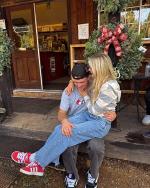 Rylee Arnold Instagram - Weekend reset ✨🤍😽