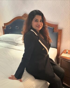 Saba Khan Instagram - Smile pls 📸 
.
Designer - @fashionstruc 
.
.
.
#sabakhan #blessed #gratitude #eventdiaries💕