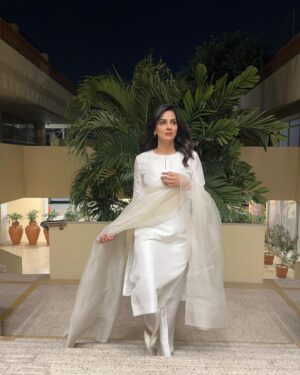 Saba Qamar Zaman Instagram - Stepping into the unknown, but it feels like magic already. ✨💫

👗 @sadafkanwalfashion 
💄 @noman.khan0