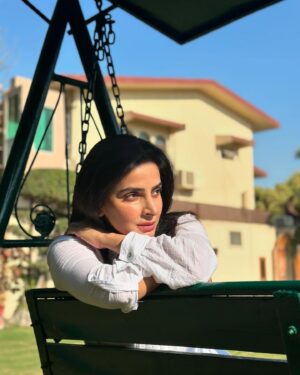 Saba Qamar Zaman Instagram - Queen of my own little world—just sunshine, smiles, and a heart full of hope. ♥️🥂👸