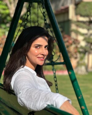 Saba Qamar Zaman Instagram - Queen of my own little world—just sunshine, smiles, and a heart full of hope. ♥️🥂👸