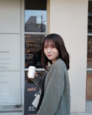Sachika Nitta Instagram - 彼服ニットコーデ(妄想)🖤🩶💙

Outer @mackage 
Unisex Tops @vallan.jp 
Pumps @santoniofficial 
Bag @jilsander
