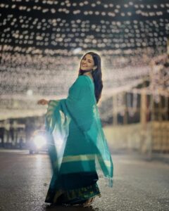 Actress Sadia Ayman HD Photos and Wallpapers January 2025