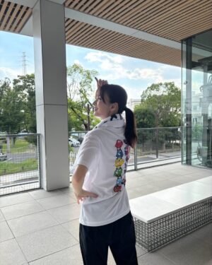 Sae Okazaki Instagram - ついに今夜22時から
「あのクズを殴ってやりたいんだ」最終回🥊

ほこ美の熱い思いに海里はどう突き動かされるのか
二人の恋の結末を是非見届けてください🥺

最後に皆さんとの写真を、、🫶

#あのクズ