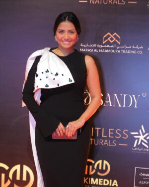 Sahar Al Sayegh Instagram - الحمد لله❤️ افضل ممثله عن مسلسل المعلم من ملتقي التميز والابداع العربي…شكراً جزيلاً 

Dress by @manarmagdycouture ❤️