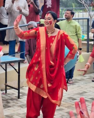 Sai Lokur Instagram - My first ever Sindoor khela! 
Shubho Vijaya 😊

#shubhovijaya #sindoorkhela #bengaligirl #bengalitradition #durgapuja #durgapuja