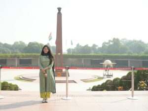 Sai Pallavi Instagram - I wanted to visit the #NationalWarMemorial before starting the promotions for #Amaran and went there a few days ago. This sacred temple that houses thousands of “brick-like-tablets” in the memory of every Braveheart, who has laid down their lives for us. I was brimming with emotions while paying respect to Major Mukund Varadarajan AC (P) and Sepoy Vikram Singh SC (P)

Gratitude and salutations
வீர வணக்கங்கள் 🙏