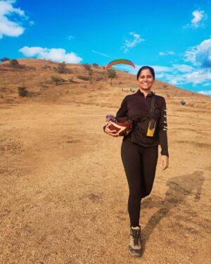 Sai Tamhankar Instagram - This year is about exploring skies ; the skylover in me is thriving !!! 

PC . @godisoutdoors 

#saitamhankar #skylover