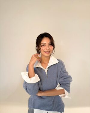 Saki Aibu Instagram - 昨年、@美st の撮影でマネジャーさんが撮ってくれた好きな写真。
まともにキリッとした顔がないけどたくさん笑ってるのでまあいいか！！今年は美容もSNSも、今までやってこなかったことをちゃんとやっていきたい！！
本年もよろしくお願い致します✨