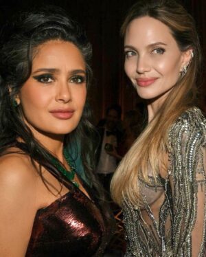 Salma Hayek Pinault Instagram - Congratulations to all the winners at the @goldenglobes, what a way to kick off the year! 👏✨ And to all the fabulous losers- bravo, your incredible work shined brightly and makes this season special. Kisses x

You can stream the full show now on demand via @ParamountPlus. #GoldenGlobes

📸: @ellenvonunwerth, @bucknerphoto 
Hair: @peter.savic
Make-up: @etienneortega
Nails: @kimmiekyees
Dress: @gucci 
Jewellery: @lorraineschwartz