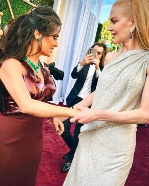 Salma Hayek Pinault Instagram - Congratulations to all the winners at the @goldenglobes, what a way to kick off the year! 👏✨ And to all the fabulous losers- bravo, your incredible work shined brightly and makes this season special. Kisses x

You can stream the full show now on demand via @ParamountPlus. #GoldenGlobes

📸: @ellenvonunwerth, @bucknerphoto 
Hair: @peter.savic
Make-up: @etienneortega
Nails: @kimmiekyees
Dress: @gucci 
Jewellery: @lorraineschwartz