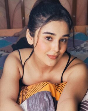 Saloni Sandhu Instagram - 🌼