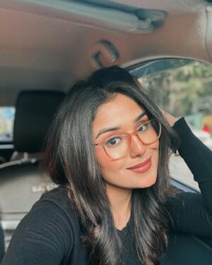Saloni Sandhu Instagram - 👓🖤