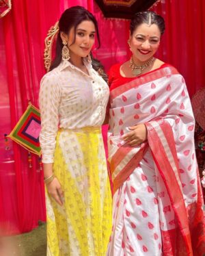Saloni Sandhu Instagram - Live ,laugh , love 
.
.
.
.
#yrkkh #btsfun