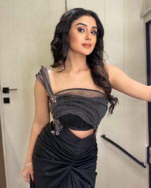 Saloni Sandhu Instagram - 📷❤️
#starparivaarawards2024