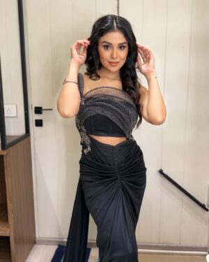 Saloni Sandhu Instagram - 📷❤️
#starparivaarawards2024