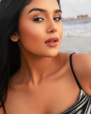 Saloni Sandhu Instagram - 🌊