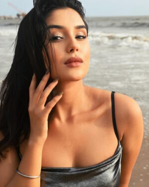 Saloni Sandhu Instagram - 🌊