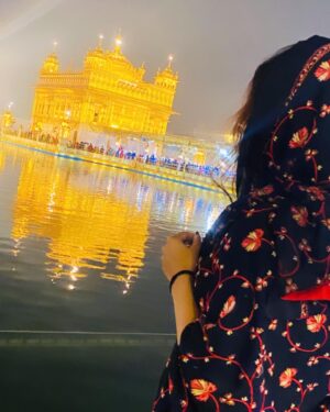 Saloni Sandhu Instagram - ਵਾਹਿਗੁਰੂ🙏🌸❤️