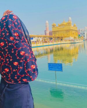 Saloni Sandhu Instagram - ਵਾਹਿਗੁਰੂ🙏🌸❤️