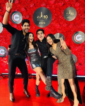 Saloni Sandhu Instagram - Chorus gang 🤍🧿😂
@rishabhjaiswalll @salonisandhu95 @manthansetiaa @shreyakalraa @garvita.ig