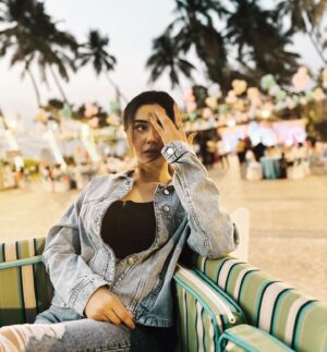 Saloni Sandhu Instagram - just updating the “this is her” pic
.
.
.
#beyou #instadaily #instapost