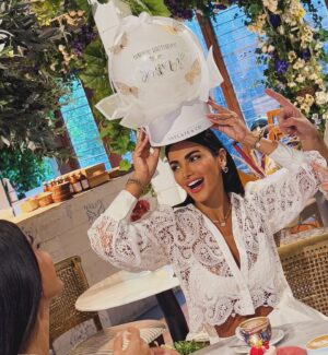Sama Zakeri Instagram - Couldn’t resist sharing the beautiful custom balloon from @inflate.co.ae that made my birthday even more special!✨

Local, handmade creativity, perfect for any occasion here in the UAE — I’m all about supporting homegrown talent! 🎈