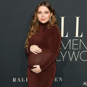 Samantha Hanratty Instagram - Genuinely one of the most incredible and inspiring nights I’ve ever had! Thank you so much @elleusa and @ninagarcia for allowing be to be in this supportive and uplifting place♥️ Social:
#ELLEWIH                   
Photo Credit: Getty Images for ELLE