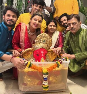 Sambhavna Seth Instagram - Ganpati Bappa Morya
Agle Baras tu Jaldi Aa❤️