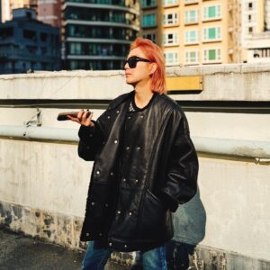 Sammi Cheng Instagram - ❤️❤️❤️❤️
呢個hair color, 可保留一會。
Leather coat  @halfboy_official
@hairculturehk 
Hairstylist @billychoihc