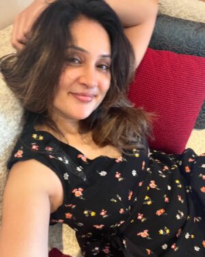 Sampada Vaze Instagram - Good week so far! 🤘🏻
#onloop