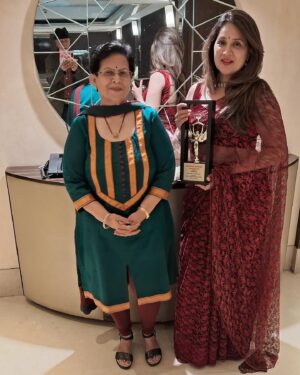 Sampada Vaze Instagram - Grateful! 🙏🏼Proud recipient of the @maharashtraratngauravpuraskaar 
Special thank you to 
@vishalbgore 
@shalini_foundation 
@celebrityindianews
#marathi #maharashtra #indianactor