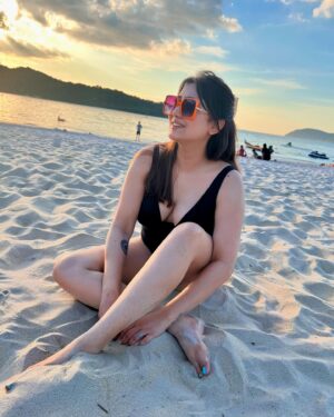 Sampurna Lahiri Instagram - ‘সব ভালো যার শেষ ভালো তার’….

@ayantikaghoshbasu 
.
#travel #ocean #traveldiaries #girlstrip #photodump #love #happiness #fun #life