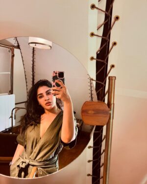 Samyuktha Instagram - Behind the scenes 🤎

#myvibe #travel #wanderer