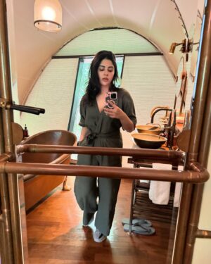 Samyuktha Instagram - Behind the scenes 🤎

#myvibe #travel #wanderer