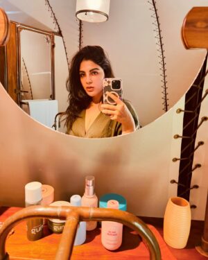 Samyuktha Instagram - Behind the scenes 🤎

#myvibe #travel #wanderer