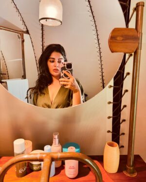 Samyuktha Instagram - Behind the scenes 🤎

#myvibe #travel #wanderer
