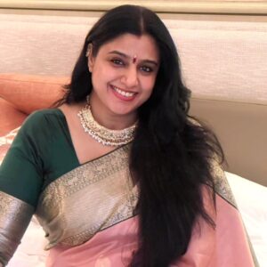 Samyuktha Varma Instagram - The essence of feminity is to absolutely love being a woman🌷