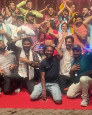 Sanchi Rai Instagram - Behind the scenes Of Film Bhaiya Ji ♥️💃🏻

@bajpayee.manoj @suvindervicky @jatingoswami_official @vipin.sta @zyhssn @apoorvsinghkarki01 @vinod.bhanushali @kamleshgori1 @iamsameksha @itsshaeloswal @shabanabajpayee @vikramkhakhar @bhaveshbhanushali_ @kingrani.deepak @arjunkukreti @akashmakhija94 @bsl_films @ssoproductions @auregastudios_official @hitz.music.official @penmovies #PenMarudhar @jayantilalgadaofficial 

#instagood #love #fashion #bts #film