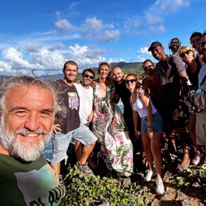 Sandra Barneda Instagram - Faltan 2 días
Para que comience la 8 Temporada de #lasisladelastentaciones
La aventura comienza
Siempre es un misterio cómo la vais a recibir pero un año más... nos hemos dejado la piel para que salga redonda.
Agradezco a Juanra, a Mery, a Angel, a  Angeles, a Ruth, a Cuqui, a Mayte,  a Pepa.... a toda producción, redaccion, cámaras, sonido, edición, realización...

Y por supuesto a Los VALIENT@S
Las parejas que han decidido vivir con todas las consecuencias esta Isla de tentacion. 

El 6 de enero ¡ Comenzamos! La 8!!! 
🐍🌴🔥
.
.
.
#lasisladelastentaciones8 #Tentaciones #nuevatemporada #estreno