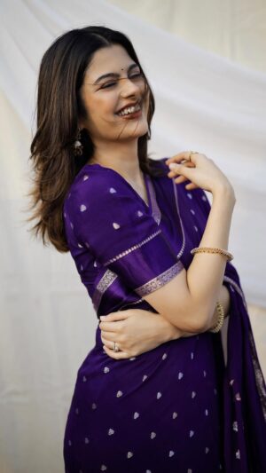 Sanjana Krishnamoorthy Instagram - Dream team did their magic 🪄 

Styled by @deekshitanikkam 
Shot by @thatmadraskaran 
Makeup by @kabooki_mua 
Hair by @priyas_hairaffair 
Saree and blouse by @hafsaaddotcom 
jewellery by @heerbypriyanka 
Styling assnt: @purani.24